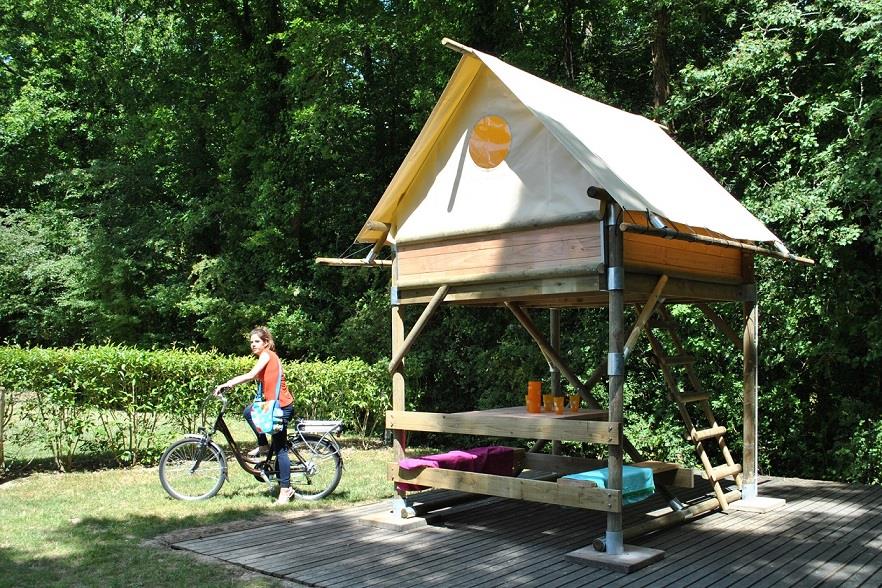 Parcela - Bivouac  Pitch - Canvas Tent Raised On Stilts - Bed * 2 - Table - Elect. 16A - - Castel Camping La Garangeoire