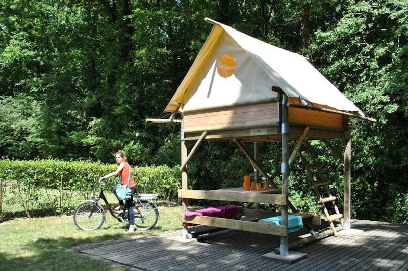 STELLPLATZ BIWAK  - Zelt auf Stelzen mit Schlafgelegenheit für 2 Personen - Picknick-Tisch - Strom 16A -