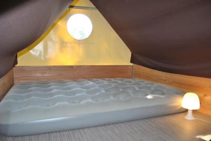 Emplacement Bivouac - Tente Perchée Avec Couchage 2 Pers - Table - Electricité 16A