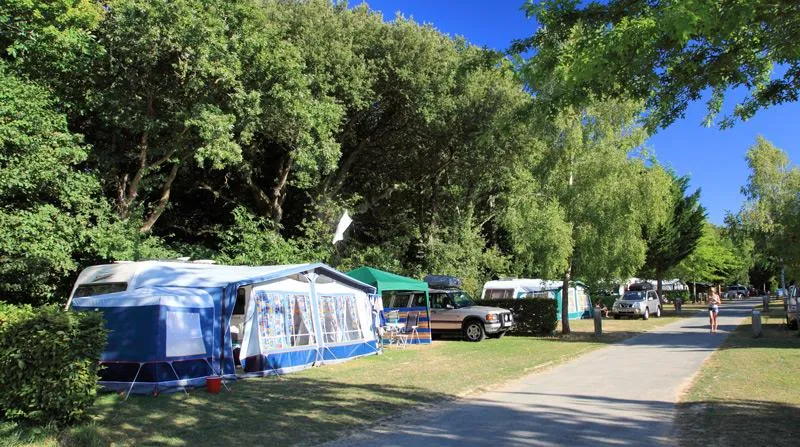 Emplacement Grand Confort - Electricité 16A + Eau + Evacuation Wc, Eaux Grises