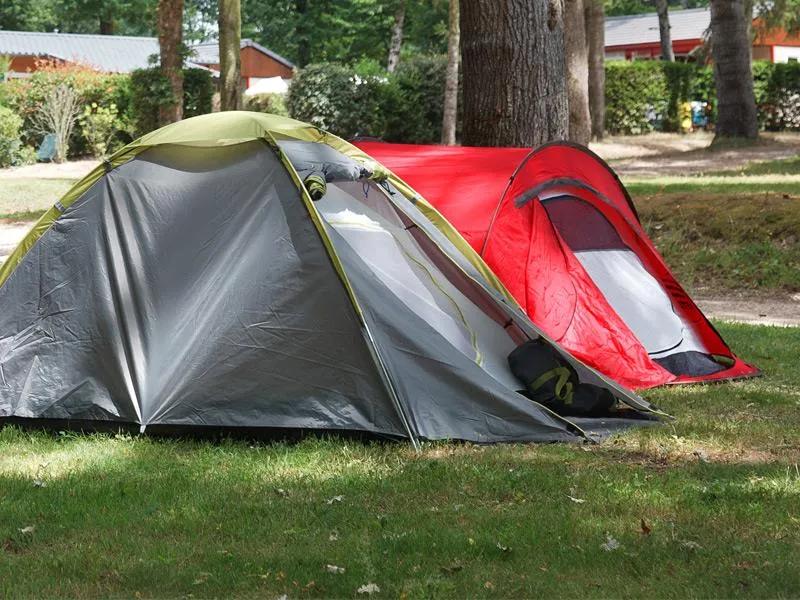 Emplacement Avenue – Situé Aux Abords De L’Entrée Principale Du Camping - Elect. 16A + Eau + Evacuation Wc, Eaux Grises
