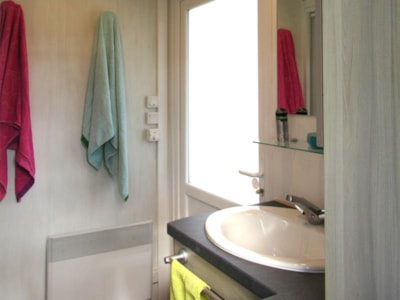PRIVATE SANITARY PITCH - Elect. 16A + Water + Drainage + 45L Fridge