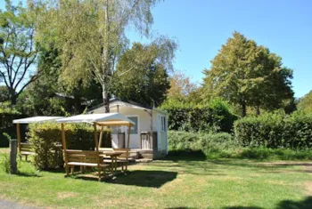 Kampeerplaats(en) - Staanplaats Met Privé Sanitair -Elekt. 16A + Water + Afvoer + 45L Koelkast - Castel Camping La Garangeoire