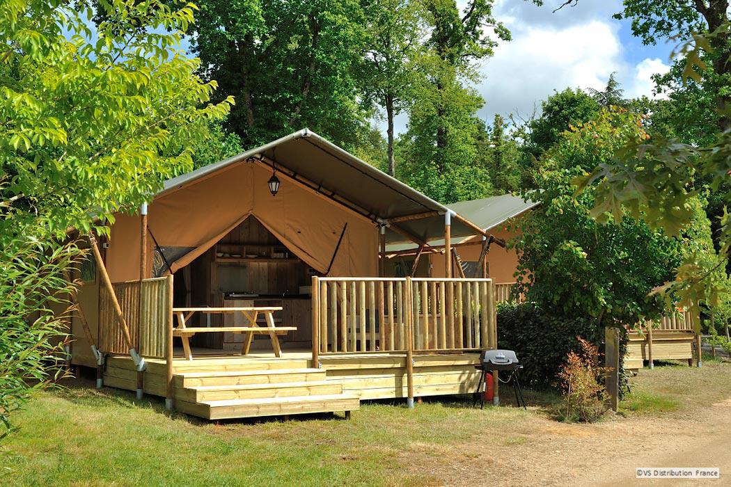 Huuraccommodatie - Tent - 2 Slaapkamers - 1 Badkamer -Safari Lodge - 35 M2 - - Castel Camping La Garangeoire