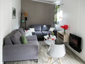 Mietunterkunft - Hütte - 2 Schlafzimmer - 1 Badezimmer - Country  Lodge Mit Tv - 35 M² - - Castel Camping La Garangeoire