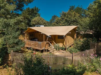 Mietunterkunft - Zelt - 3 Schlafzimmer - 1 Badezimmer - Safari Lodge Premium - 49 M² - - Castel Camping La Garangeoire