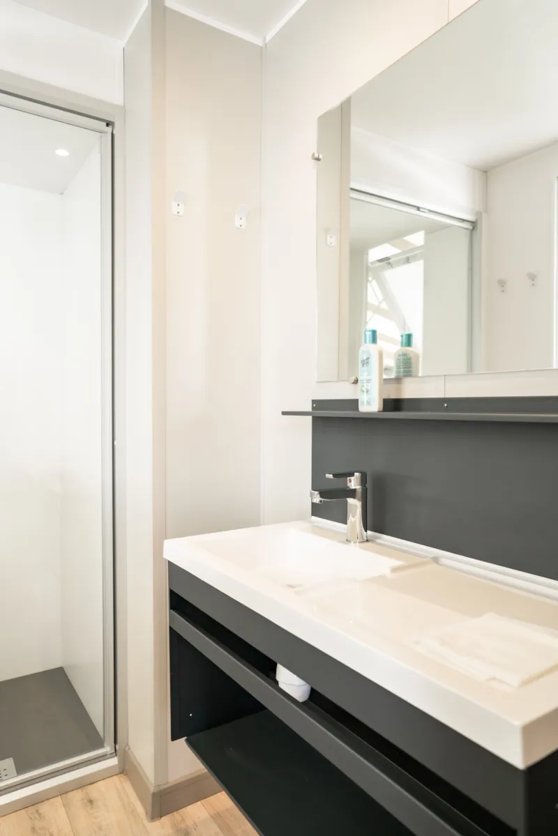 Mobil-Home 12 Pers - 6 Chambres - 2 Salles De Bain - Riviera Family - 33 + 33M²