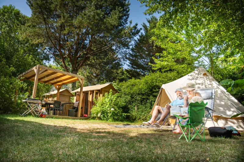 Emplacement Castels Premium Suite Avec Sanitaire Individuel + Cuisine +Electricité 16A + Eau + Evac.