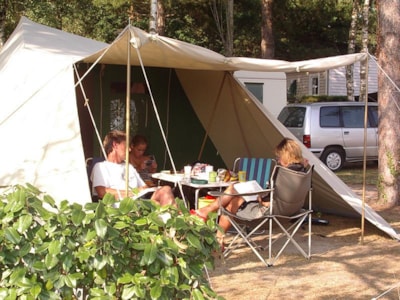 Bare pitch for Caravan or tent 80M² including 2 people, electricity and one vehicle — 2