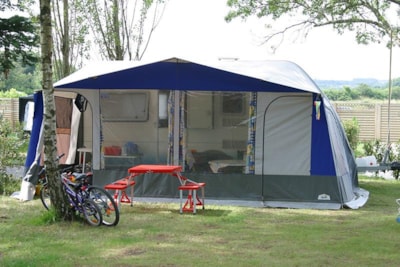 Bare pitch for Caravan or tent 80M² including 2 people, electricity and one vehicle — 4