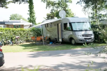 Stellplatz - 35 M² Motorhome Pitch Electricity Included - Camping Au Soir d’Eté