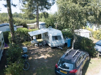 Bare pitch for Caravan or tent 80M² including 2 people, electricity and one vehicle — 5