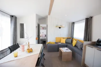 Mietunterkunft - Mobilheim Univers Family Plus 40 M² + 4 Zimmer + Überdachte Terrasse 18 M² - Camping L'Eden