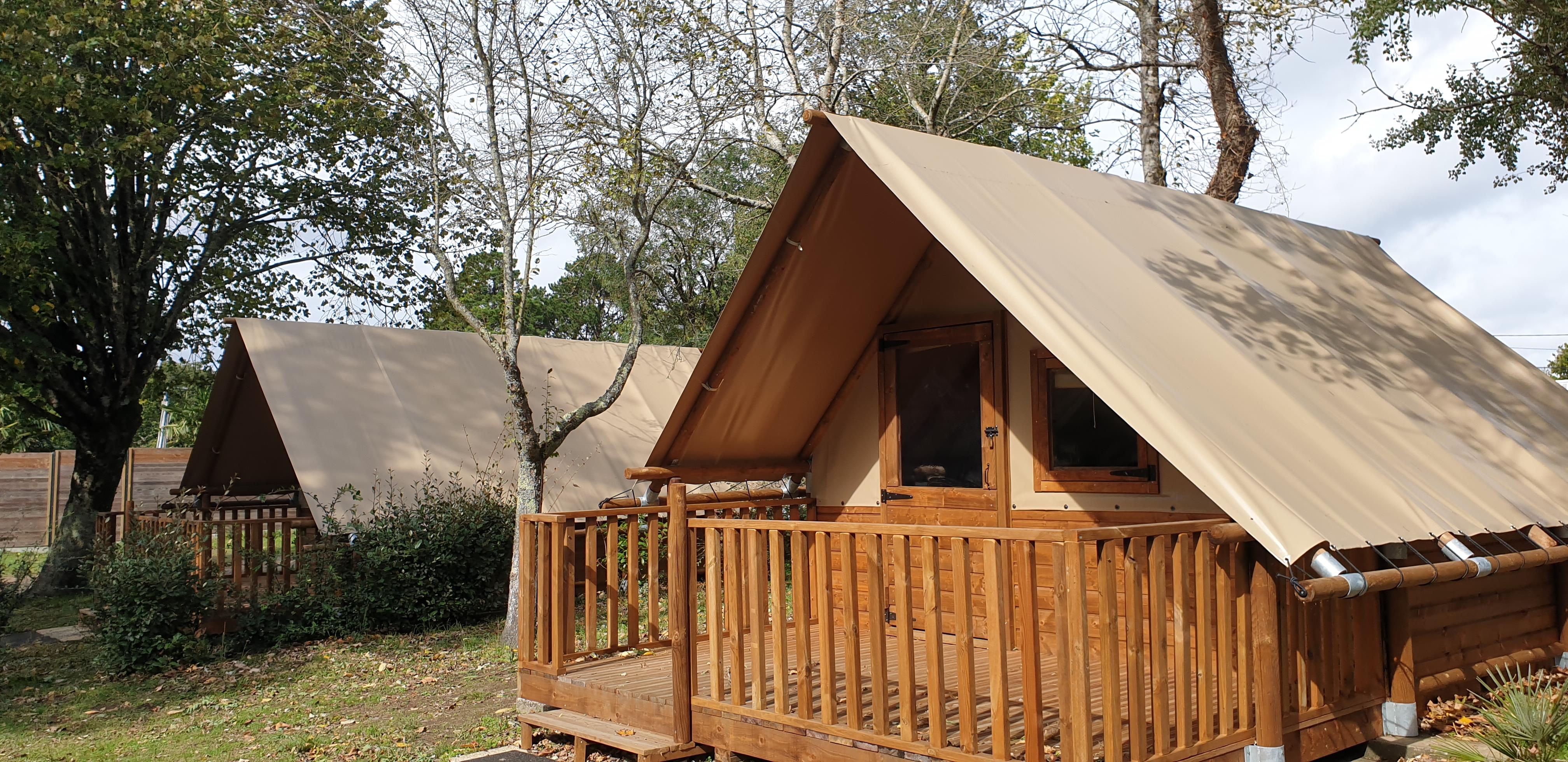 Lodge Amazone 20m² avec 2 chambres et terrasse en bois