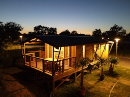 Location - Cabane Lodge Sur Pilotis - 2 Chambres : 32 M² + Terrasse 11 M² Couverte - Airotel Camping La Roseraie
