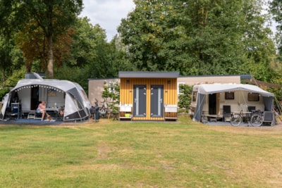 Camping pitch with luxury private sanitary facilities incl. water, electricity and internet — 3