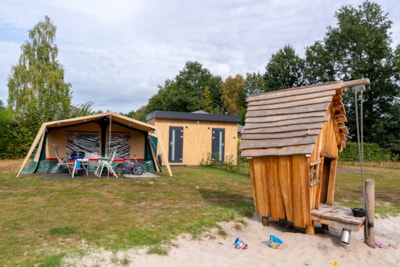 Camping pitch with luxury private sanitary facilities incl. water, electricity and internet — 1
