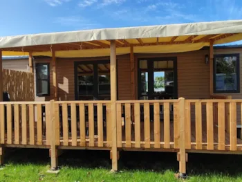 Mietunterkunft - C- Mobilheim Baltikum 2 Badezimmer - 3 Schlafzimmer - Chadotel Les Ecureuils