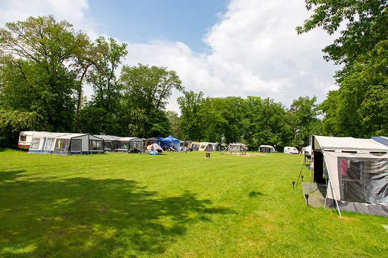 Emplacement Incl. Voiture, Tente/Caravane, Raccordement Eau, Électricité Et Tv