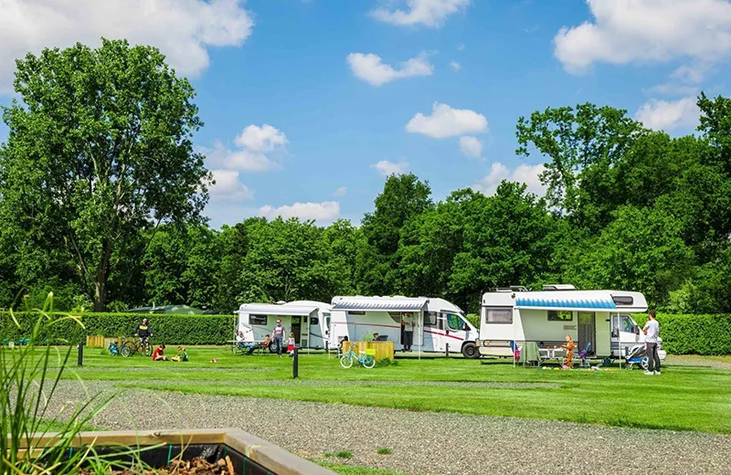 Emplacement Camping-Car - Court Séjour