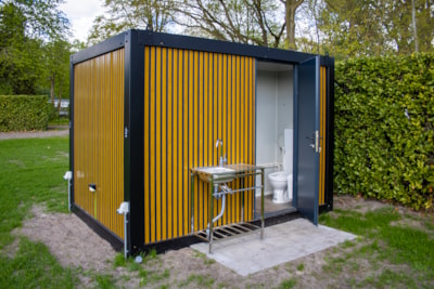 Comfort pitch XL with private sanitary facilities