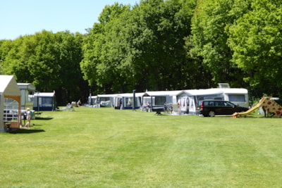 Basic pitch - 100 / 140m² - electricity 10A - car not allowed