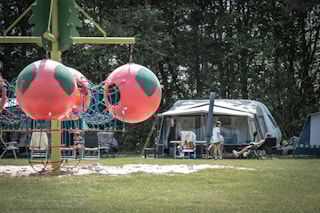 Basisplaats - 100/140m² - elektriciteit 10A - autovrij