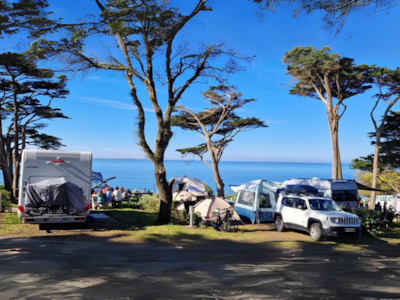 Sea Side pitch (3 first lines) :2 people included in the price — 2