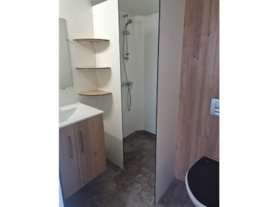 Location SEA SANITARY (2 people + electricity 10 A included in the price) — 3