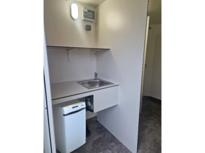 Location SEA SANITARY (2 people + electricity 10 A included in the price) — 2