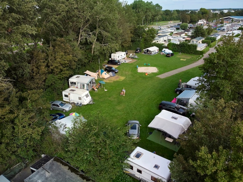 Piazzola : auto + tenda/roulotte o camper + elettricità 6a