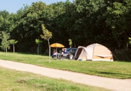 Kampeerplaats(en) - Standplaats - Tent - 160/250M² - Auto Op Standplaats - Camping Village de La Guyonnière