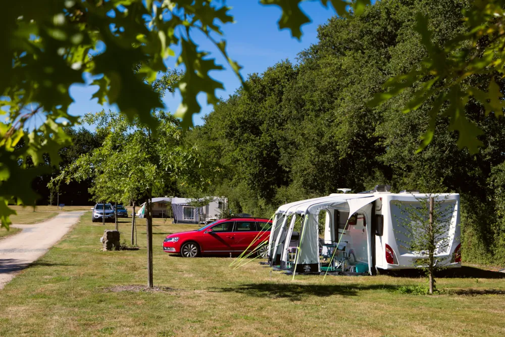 Emplacement - Premium 100-150M² Evacuation+Eau+Electricité - Camping Village de La Guyonnière