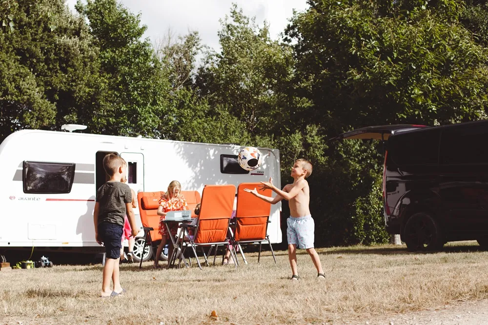 Emplacement - Standard 160-250M² Caravane Ou Tente - Camping Village de La Guyonnière