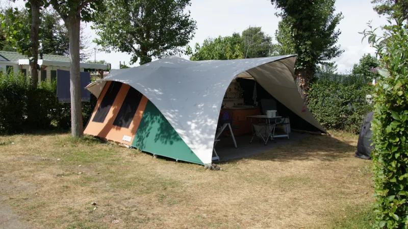 Emplacement + Électricité 10A + 1 Véhicule + Tente Ou Caravane