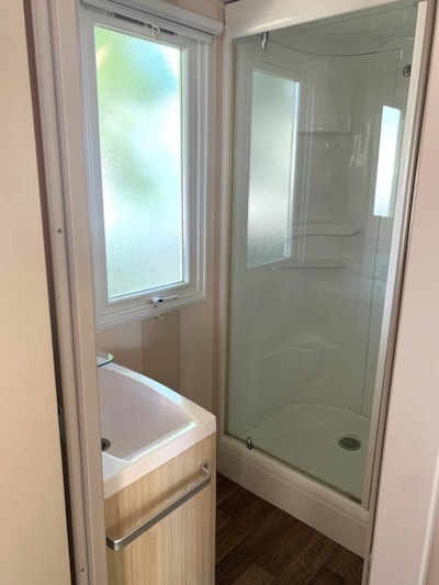 Comfort Cottage PLUS 4/5pers 27 to 30 m² (2 bedrooms) with half-covered terrace - TV — 10