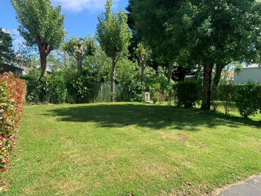 Emplacement - Forfait Confort (1 Tente, Caravane Ou Camping-Car / 1 Voiture / Électricité 10A) - Camping Plein Sud