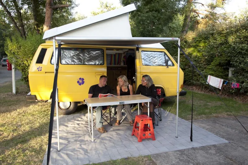 Emplacement Tente  + 1 Voiture + Électricité 10A +Eau