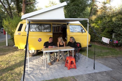 Pitch + 1 car + electricity 10 A +