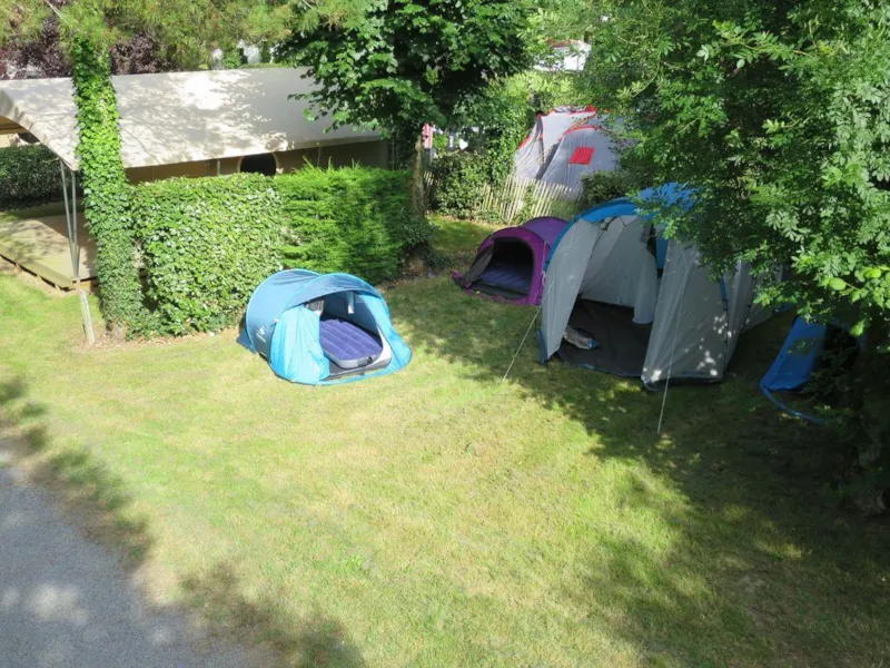 Emplacement Tente  + 1 Voiture + Électricité 10A +Eau