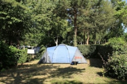 Emplacement - Emplacement + 1 Voiture + Électricité 10A + - Camping Le Both d'Orouët