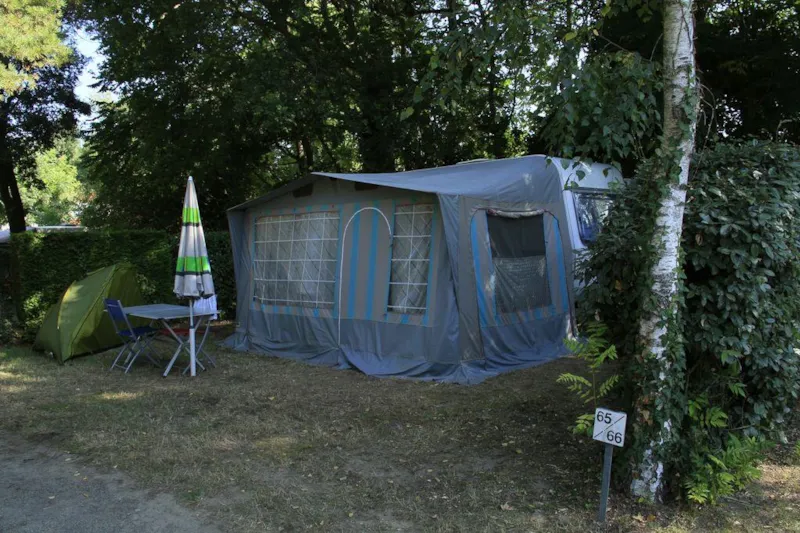 Emplacement Tente  + 1 Voiture + Électricité 10A +Eau