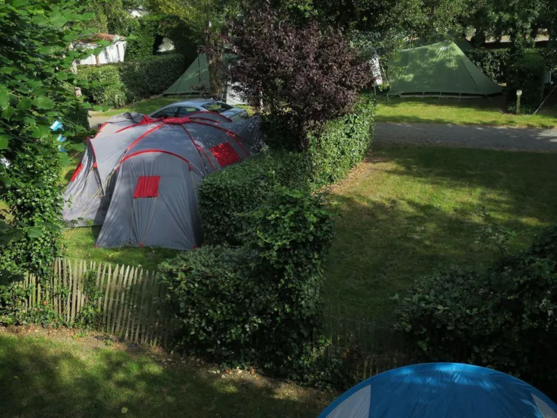 Emplacement Tente  + 1 Voiture + Électricité 10A +Eau