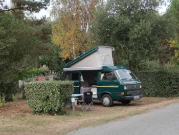 Stellplatz - Camper Van + 1 Wagen + Strom 10 A + Wasser - Camping Le Both d'Orouët