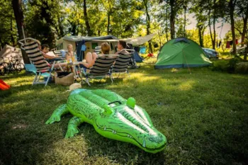 Stellplatz - Stellplatz + Auto + Zelt Oder Wohnwagen+ Strom - Camping Les Genêts d'Or