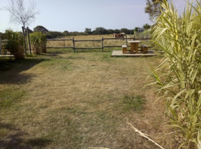 Privilege Package (comfort package + water connection/evacuation + terrace with picnic table. Pitch between 110m² and 130m²) )