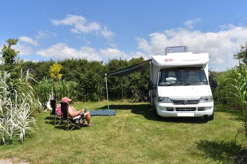Forfait Confort (1 tente, caravane + 1 voiture / ou camping-car / électricité 10A)