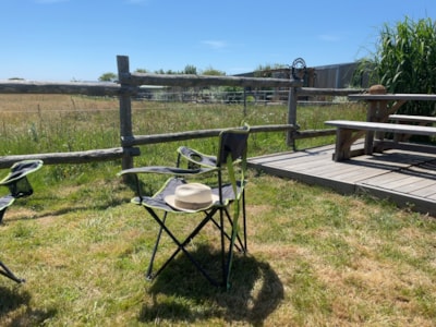 Privilege Package (comfort package + water connection/evacuation + terrace with picnic table. Pitch between 110m² and 130m²) )