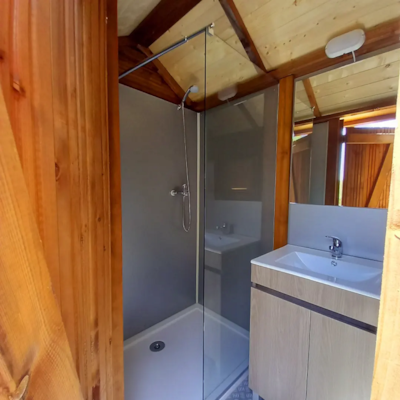 Premium Package (comfort package + private bathroom, wc+kitchenette)