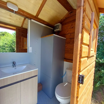 Premium Package (comfort package + private bathroom, wc+kitchenette)